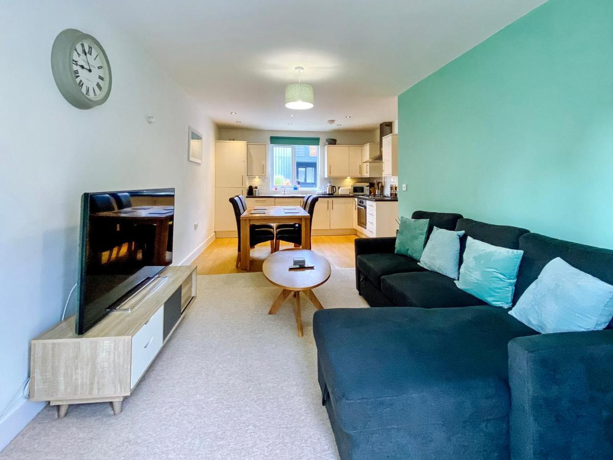 Beautiful, Contemporary 3 Bedroom Apartment Bath Exterior foto